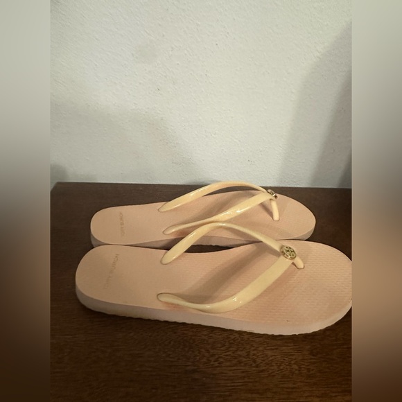 Tory Burch Solid Thin Flip Flop Flat Sandal PVC/EVA Peach Whip/Tory BuCream Sz 9 - Picture 6 of 10